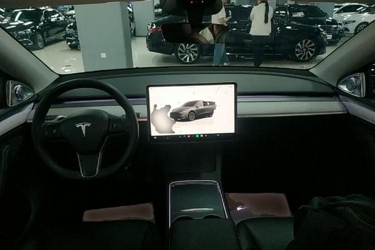 Used Tesla Model Y 2024 Long-Range All-Wheel-Drive Version Center Console