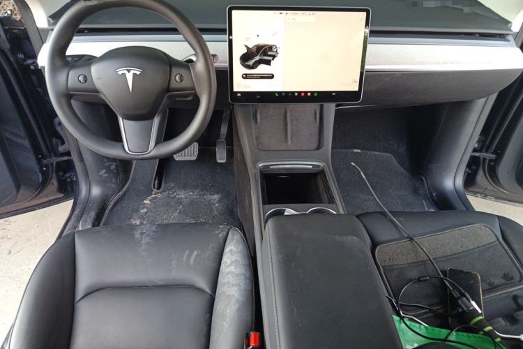 Used Tesla Model Y 2024 Rear-Wheel-Drive Version Center Console