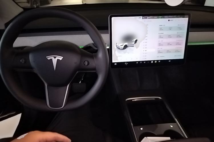 Used Tesla Model Y 2024 Rear-Wheel-Drive Version Center Console