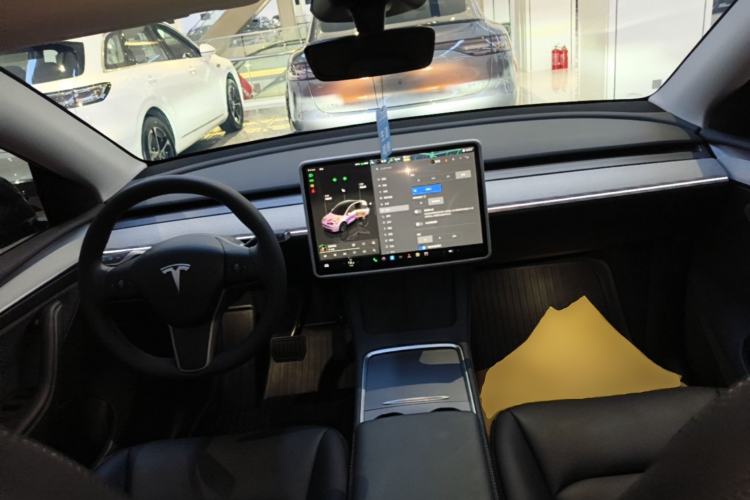 Used Tesla Model Y 2024 Rear-Wheel-Drive Version Center Console