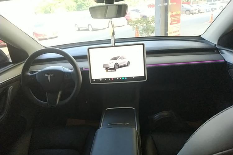 Used Tesla Model Y 2024 Rear-Wheel-Drive Version Center Console