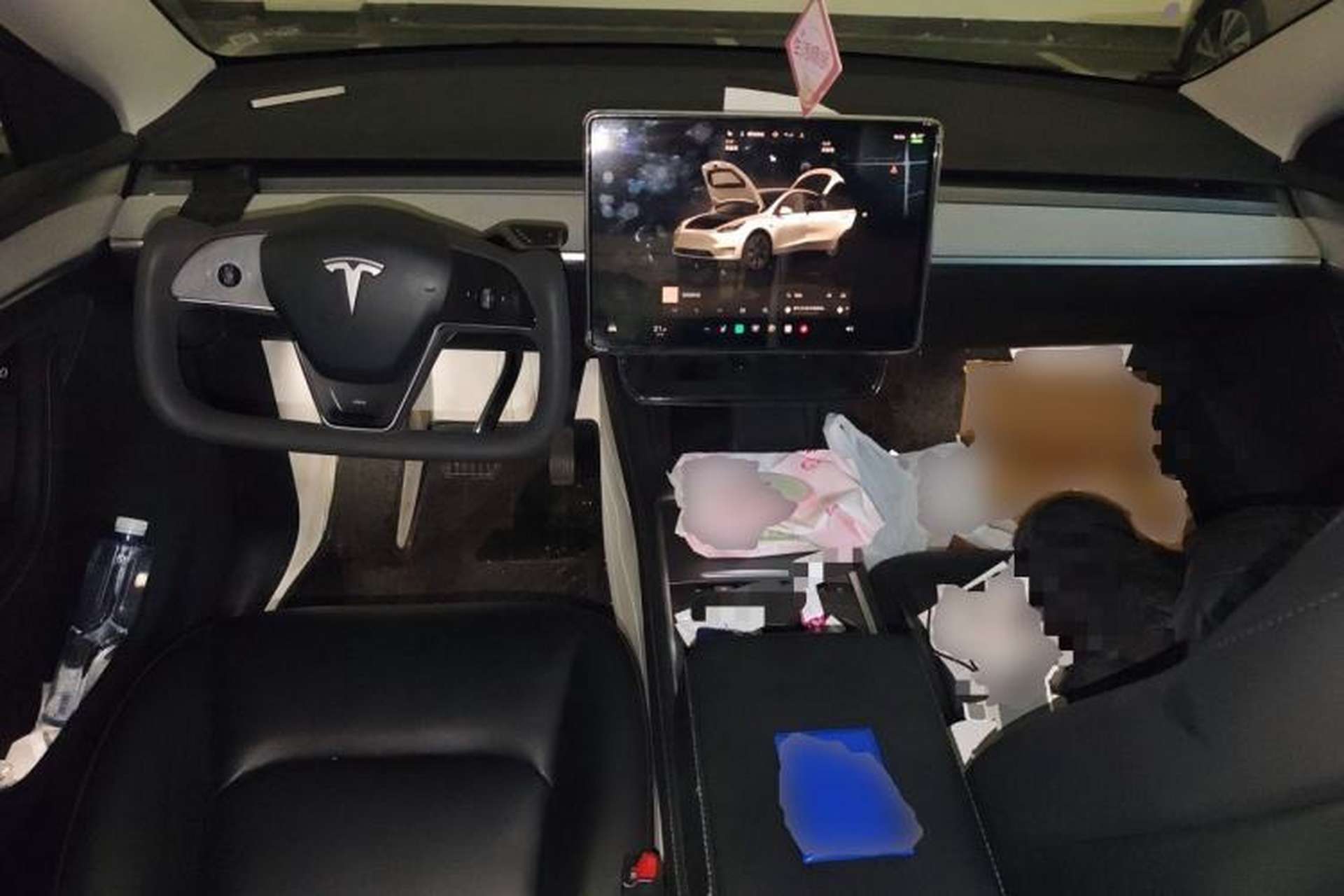 Used Tesla Model Y 2024 Long-Range All-Wheel-Drive Version Center Console