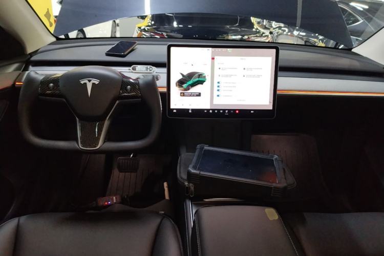 Used Tesla Model Y 2024 Long-Range All-Wheel-Drive Version Center Console