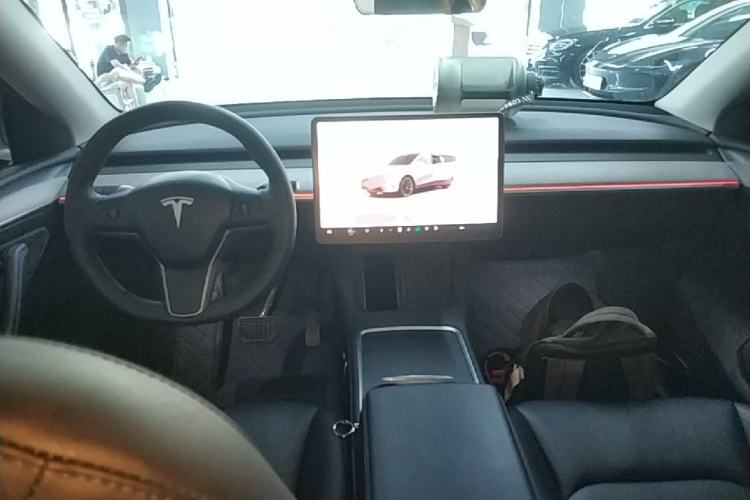 Used Tesla Model Y 2024 Long-Range All-Wheel-Drive Version Center Console