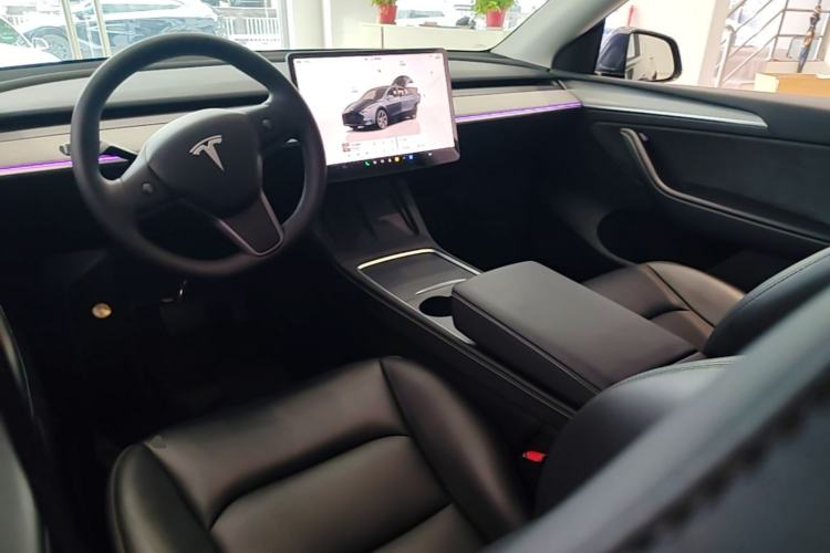 Used Tesla Model Y 2024 Rear-Wheel-Drive Version Center Console