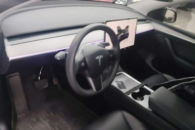 Used Tesla Model Y 2024 Rear-Wheel-Drive Version Center Console