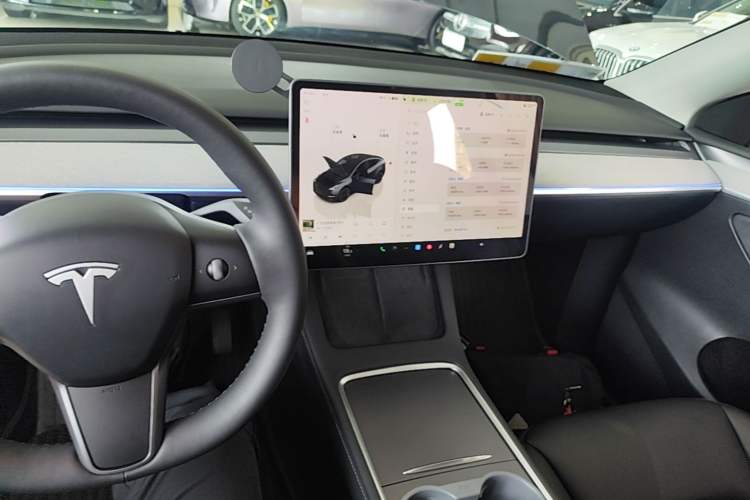 Used Tesla Model Y 2024 Long-Range All-Wheel-Drive Version Center Console