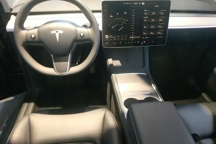 Used Tesla Model Y 2024 Rear-Wheel-Drive Version Center Console