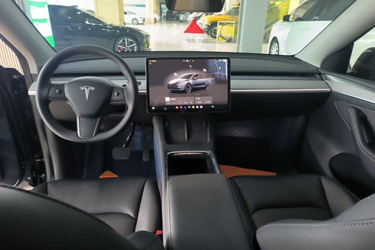 Used Tesla Model Y 2024 Long-Range All-Wheel-Drive Version Center Console
