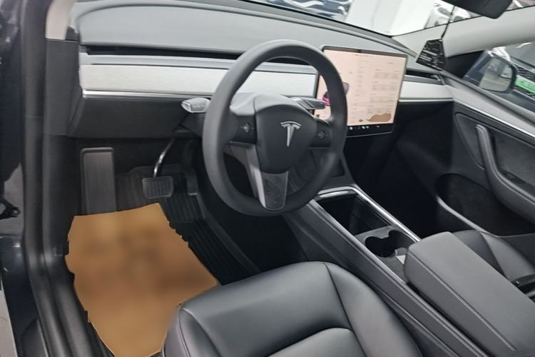 Used Tesla Model Y 2024 Rear-Wheel-Drive Version Center Console