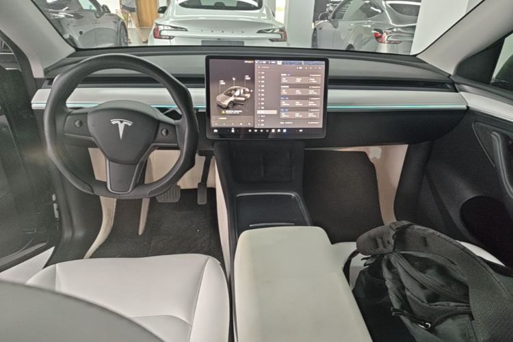 Used Tesla Model Y 2024 Rear-Wheel-Drive Version Center Console