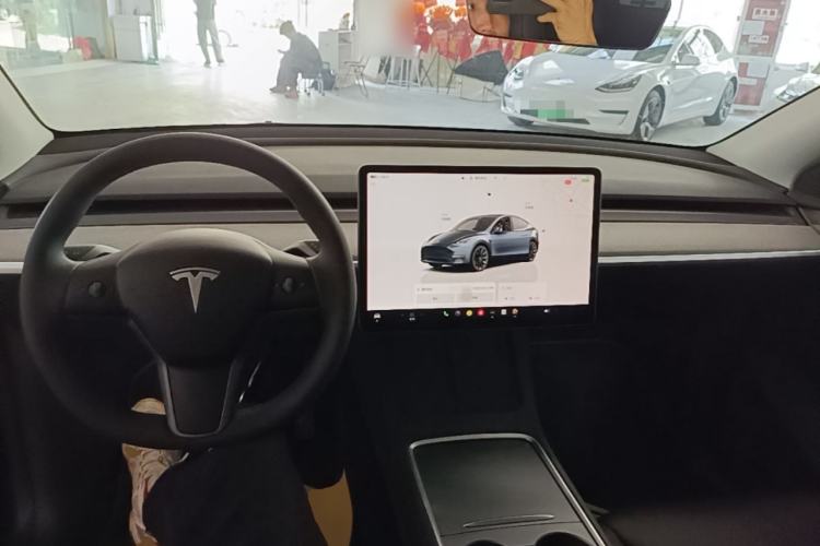 Used Tesla Model Y 2024 Rear-Wheel-Drive Version Center Console