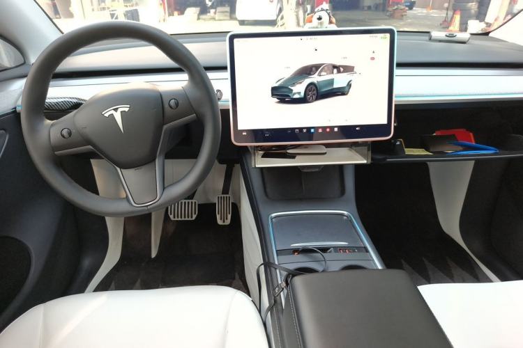 Used Tesla Model Y 2024 Rear-Wheel-Drive Version Center Console