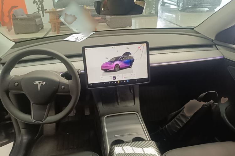 Used Tesla Model Y 2024 Long-Range All-Wheel-Drive Version Center Console