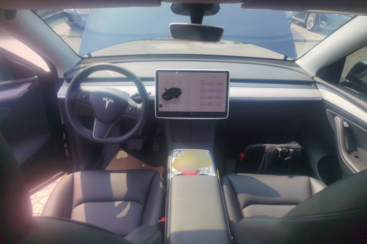 Used Tesla Model Y 2024 Long-Range All-Wheel-Drive Version Center Console