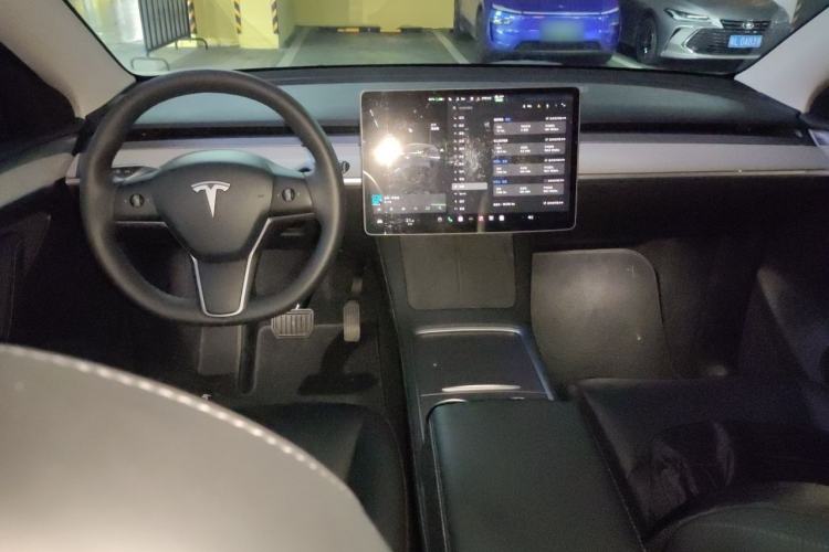 Used Tesla Model Y 2024 Rear-Wheel-Drive Version Center Console