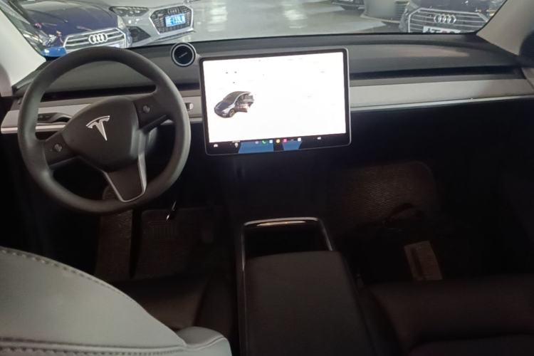 Used Tesla Model Y 2024 Rear-Wheel-Drive Version Center Console