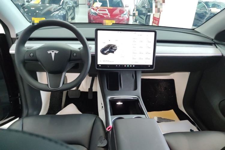 Used Tesla Model Y 2024 Long-Range All-Wheel-Drive Version Center Console