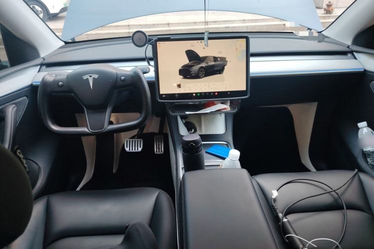 Used Tesla Model Y 2024 Long-Range All-Wheel-Drive Version Center Console