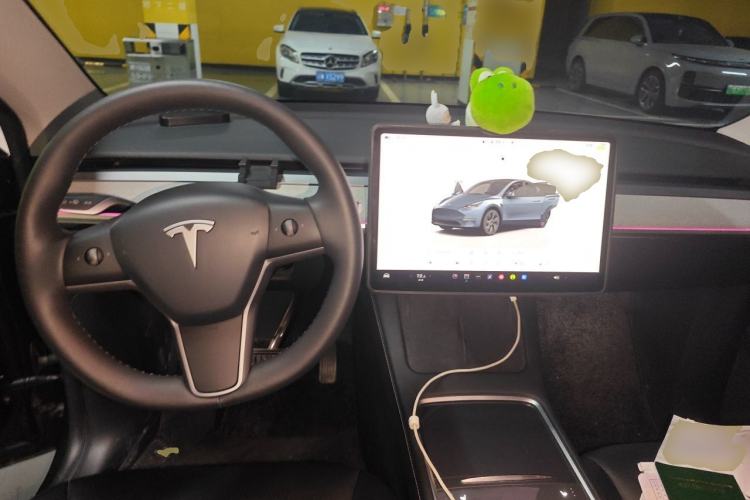 Used Tesla Model Y 2024 Long-Range All-Wheel-Drive Version Center Console