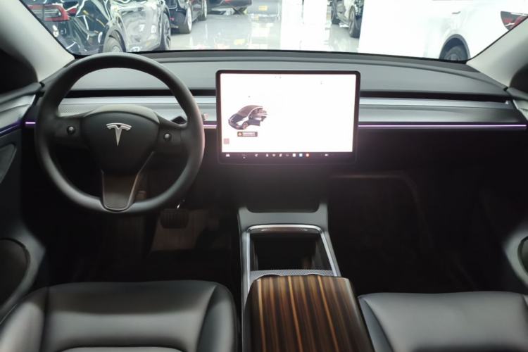 Used Tesla Model Y 2024 Long-Range All-Wheel-Drive Version Center Console