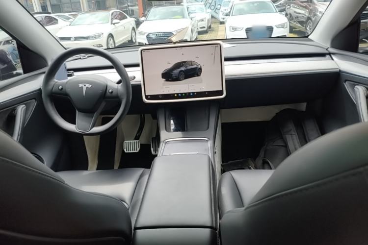 Used Tesla Model Y 2024 Rear-Wheel-Drive Version Center Console