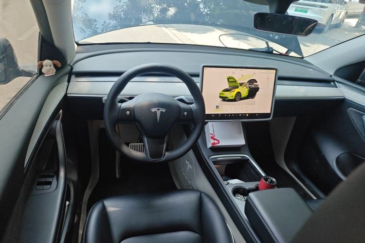 Used Tesla Model Y 2024 Rear-Wheel-Drive Version Center Console