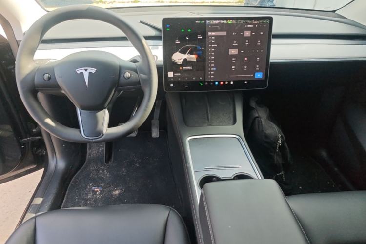 Used Tesla Model Y 2024 Long-Range All-Wheel-Drive Version Center Console