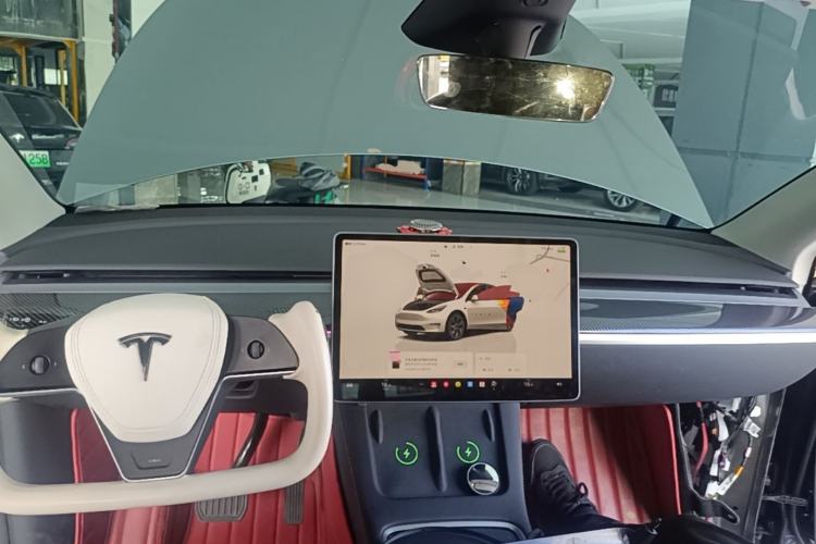 Used Tesla Model Y 2024 Long-Range All-Wheel-Drive Version Center Console