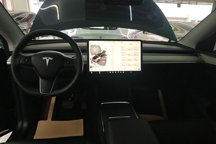 Used Tesla Model Y 2024 Long-Range All-Wheel-Drive Version Center Console