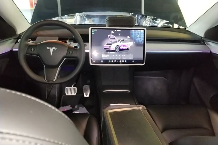 Used Tesla Model Y 2024 Long-Range All-Wheel-Drive Version Center Console