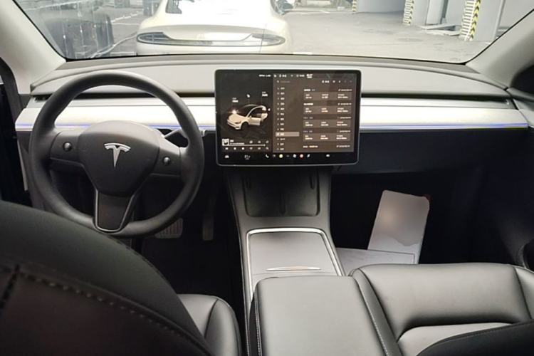 Used Tesla Model Y 2024 Rear-Wheel-Drive Version Center Console