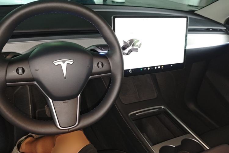 Used Tesla Model Y 2024 Rear-Wheel-Drive Version Center Console