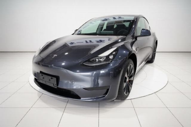 Tesla Model Y 2024 Rear-Wheel-Drive Version с пробегом