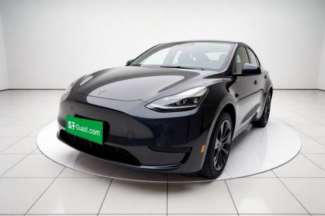 Ojetý Tesla Model Y 2024 Rear-Wheel-Drive Version
