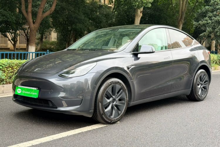 Tesla Model Y 2024 Long-Range All-Wheel-Drive Version