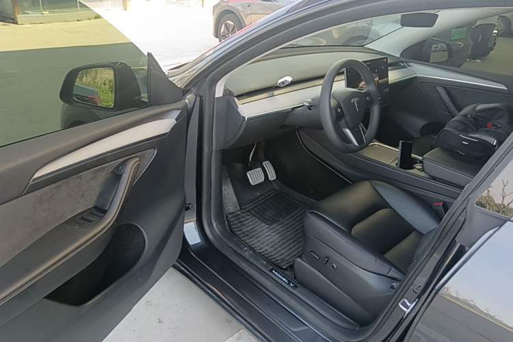 Used Tesla Model Y 2024 Rear-Wheel-Drive Version Driver Seat