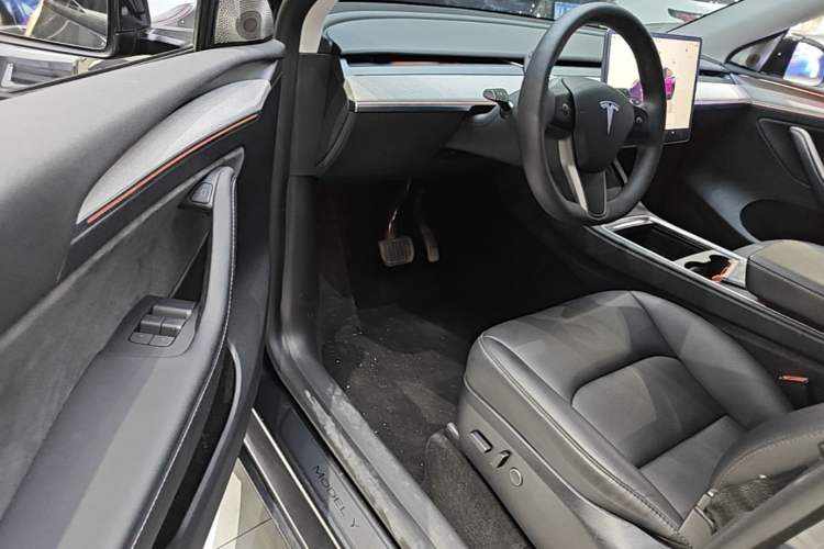 Used Tesla Model Y 2024 Rear-Wheel-Drive Version Driver Seat