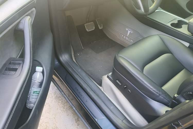 Used Tesla Model Y 2024 Long-Range All-Wheel-Drive Version Driver Seat