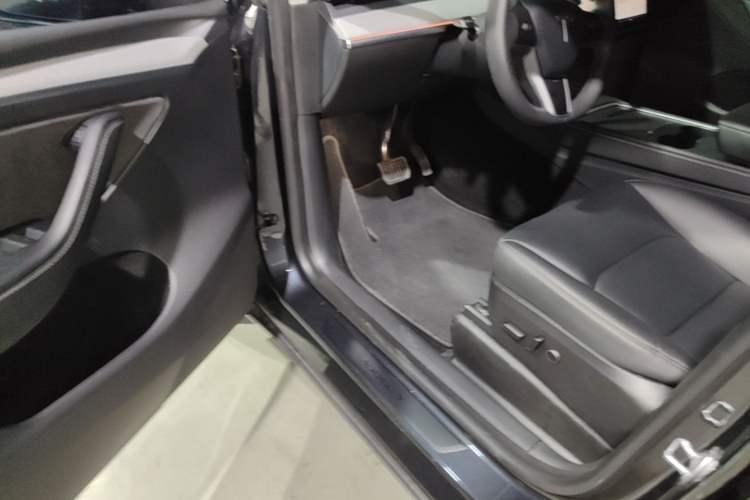 Used Tesla Model Y 2024 Rear-Wheel-Drive Version Driver Seat
