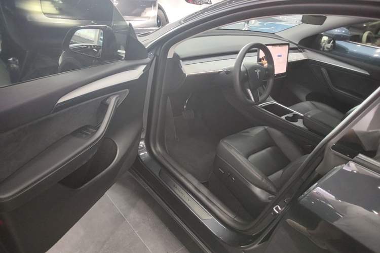 Used Tesla Model Y 2024 Rear-Wheel-Drive Version Driver Seat