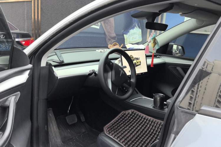 Used Tesla Model Y 2024 Rear-Wheel-Drive Version Driver Seat