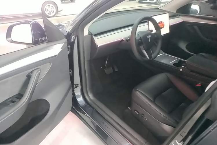 Used Tesla Model Y 2024 Rear-Wheel-Drive Version Driver Seat