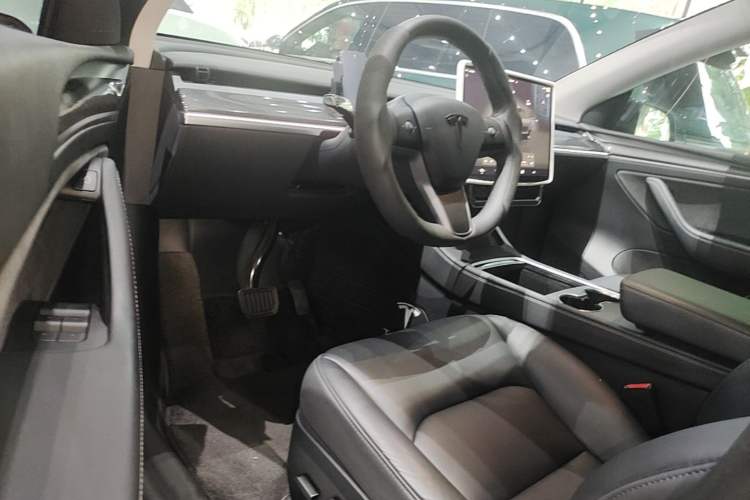 Used Tesla Model Y 2024 Rear-Wheel-Drive Version Driver Seat