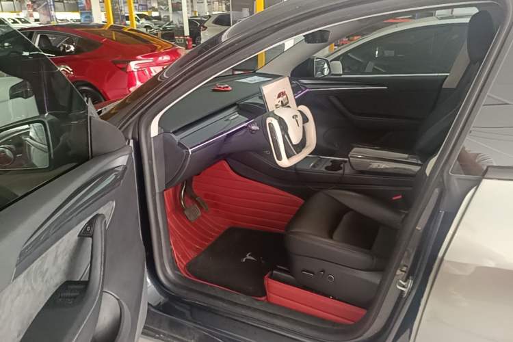 Used Tesla Model Y 2024 Long-Range All-Wheel-Drive Version Driver Seat