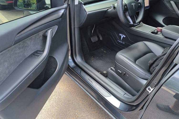 Used Tesla Model Y 2024 Rear-Wheel-Drive Version Driver Seat