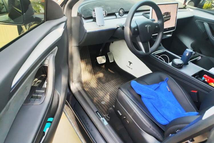 Used Tesla Model Y 2024 Long-Range All-Wheel-Drive Version Driver Seat