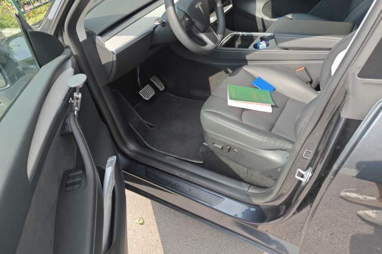 Used Tesla Model Y 2024 Rear-Wheel-Drive Version Driver Seat