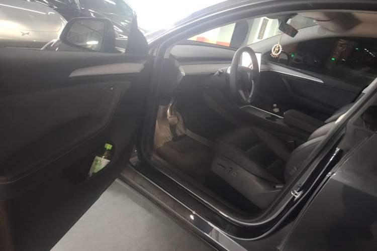 Used Tesla Model Y 2024 Rear-Wheel-Drive Version Driver Seat