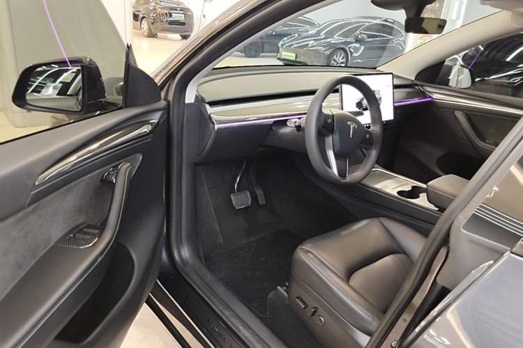 Used Tesla Model Y 2024 Long-Range All-Wheel-Drive Version Driver Seat